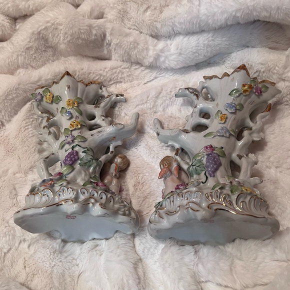 Vintage UCAGCO Porcelain Cherub Vases - Picture 2 of 11